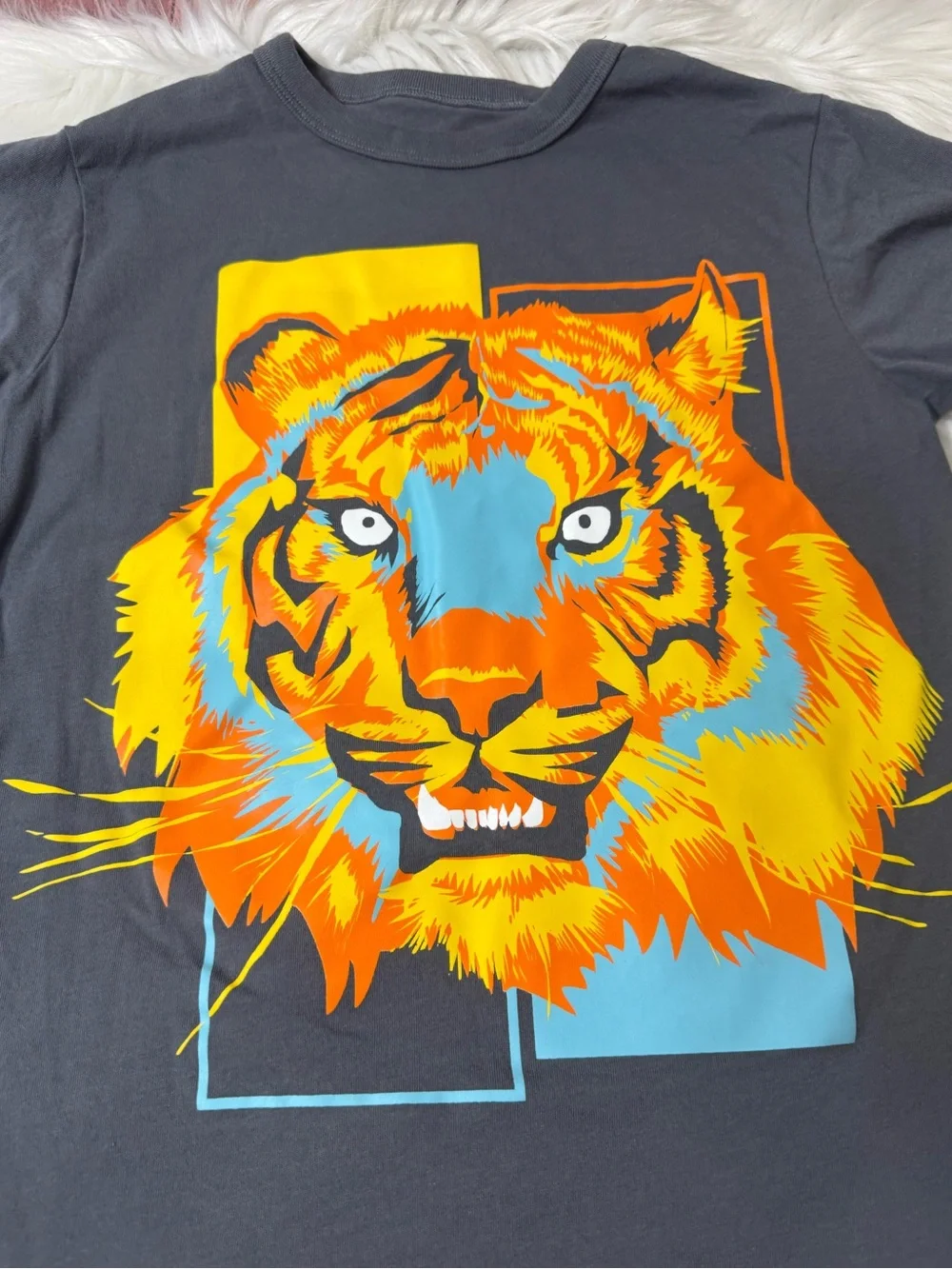 The Children’s Place Gray Graphic T-Shirt - Boys Size M (7/8)